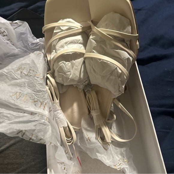 NIB Meshki Milly Faux Leather Wrap Around Heels Cream Color. Size 38 or 7.5 - Picture 3 of 5